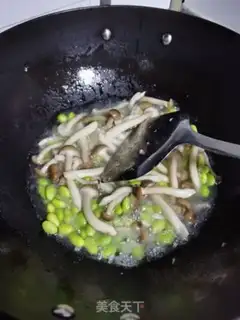 Make Crab mushrooms, silk melons step 5