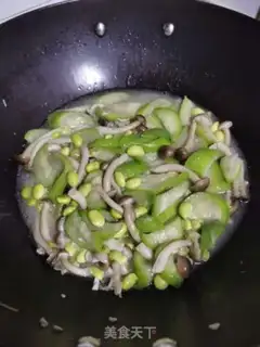 Make Crab mushrooms, silk melons step 7