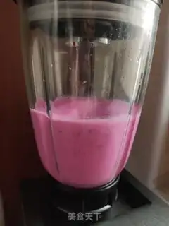 Make Banana dragon milkshake step 5