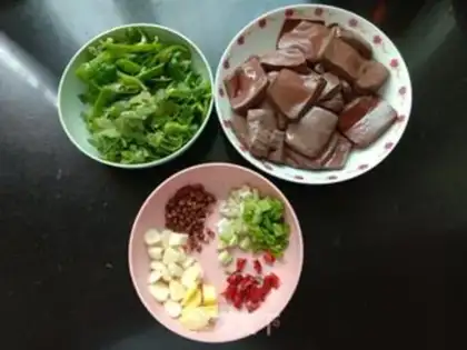 Make Spicy pig blood step 0