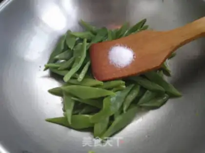 Make Eggs and beans step 4