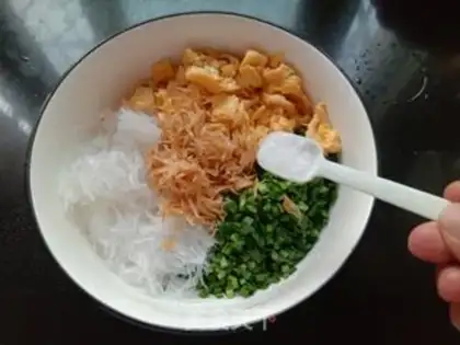 Make Egg fan spring rolls step 3