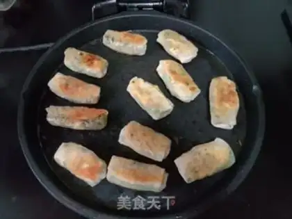 Make Egg fan spring rolls step 13