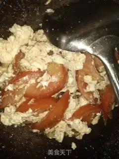 Make Tomato fried eggs step 4