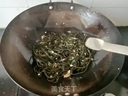 Make Garlic seaweed step 8