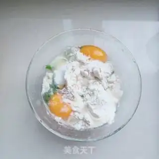 Make Onion moss eggcake step 1