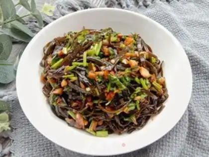 Make Garlic seaweed step 11