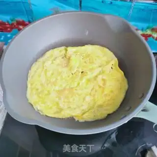Make White mushroom egg-skin soup step 2