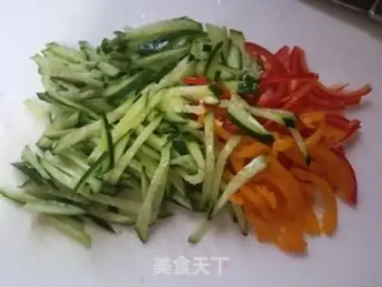 Make cucumber eggcake step 1