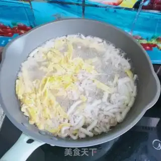 Make White mushroom egg-skin soup step 9