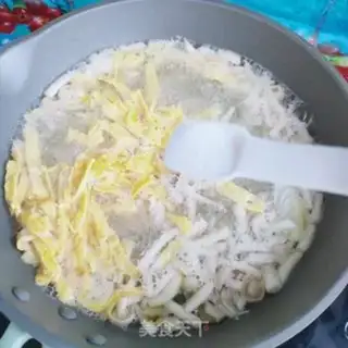 Make White mushroom egg-skin soup step 10