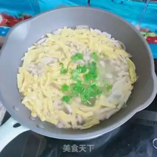 Make White mushroom egg-skin soup step 11