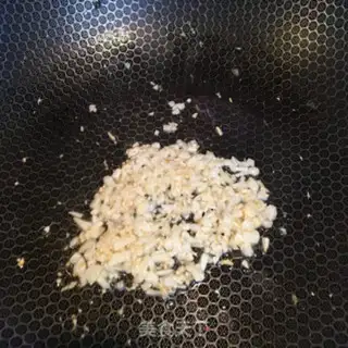 Make Garlic gravy step 4