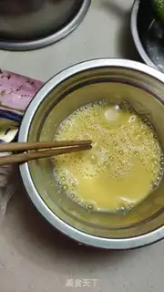 Make Egg sauce noodles step 1