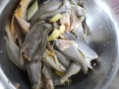 Make Dried and fried yellowfish step 2