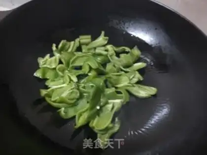 Make Chili cucumber and crayfish step 4
