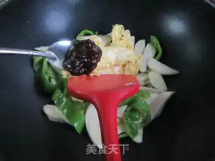 Make Green pepper and white fried eggs step 6