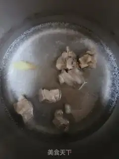 Make Clothes and ribs soup step 2