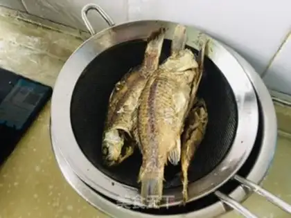 Make Dry-drying minnows step 3