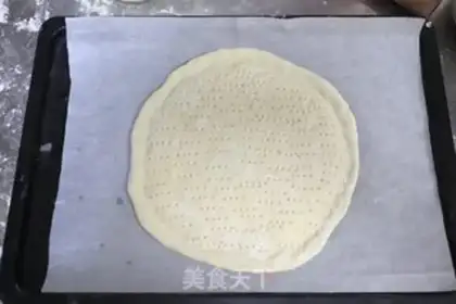 Make Cream-cracker-cream-cream pizza step 4