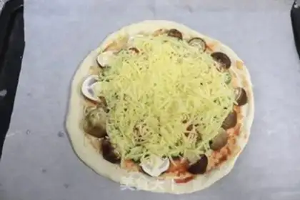 Make Cream-cracker-cream-cream pizza step 7