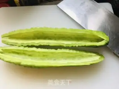 Make The rooster of bitter melons step 0
