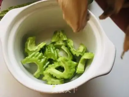 Make The rooster of bitter melons step 1