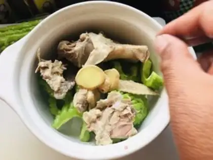 Make The rooster of bitter melons step 2