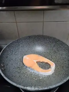 Make Fried salmon step 1
