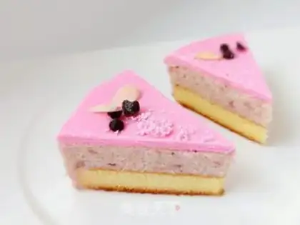 Make Strawberry chocolate mousse cake step 15