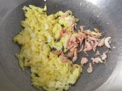 Make Egg shrimp skin carrot dumplings step 1