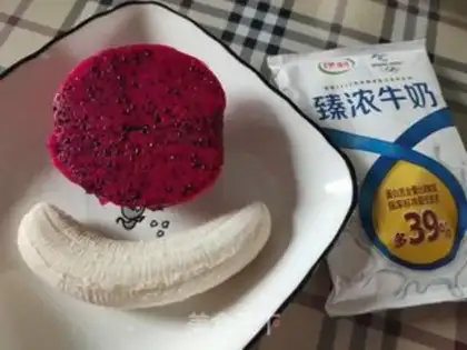 Make Banana dragon milkshake step 0