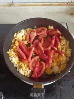 Make Tomato fried eggs step 4