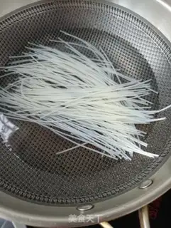 Make Shrimp smelt soup step 1
