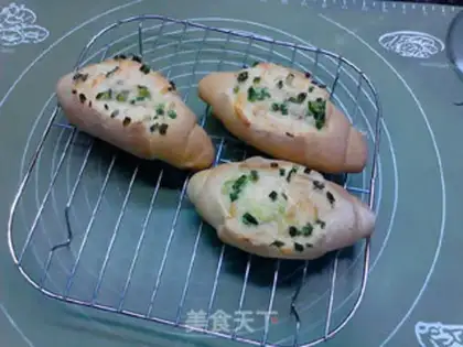 Make Buttered onion cheese and ham rolls step 21