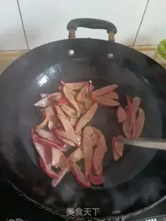 Make Paprika fried red sausage step 1