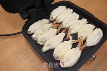 Make Pork and shrimp pans step 13
