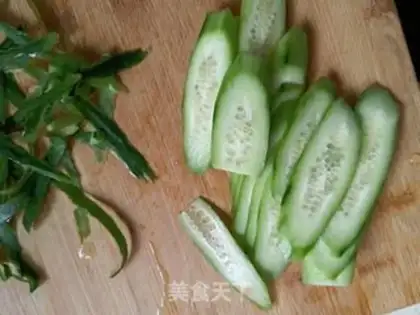 Make cucumber noodles step 1
