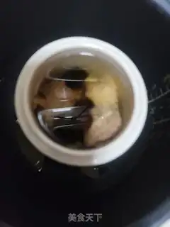 Make Black garlic pigbone soup step 2
