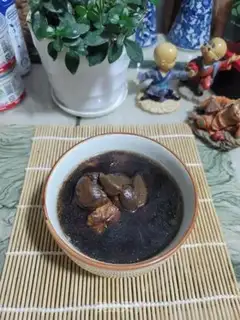 Make Black garlic pigbone soup step 4