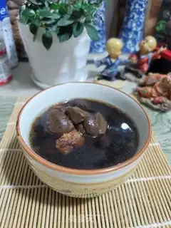 Make Black garlic pigbone soup step 5