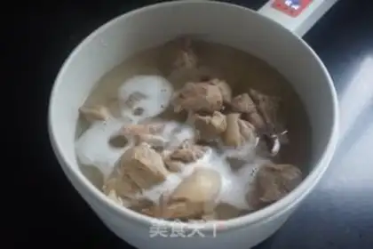 Make Tomato meds, mushroom hoove soup step 4