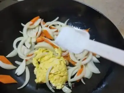Make Carrot eggs fried onions step 6