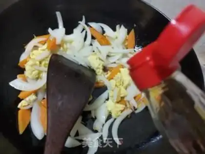 Make Carrot eggs fried onions step 7
