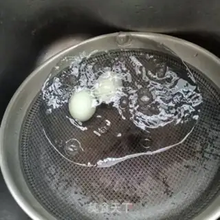 Make cucumber duck egg salad step 4