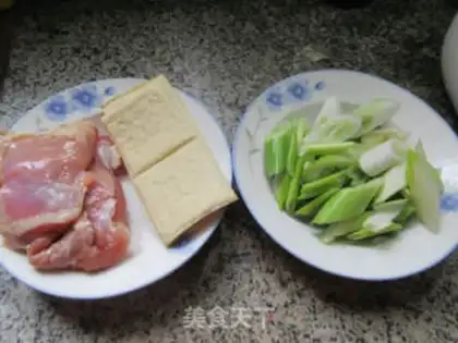 Make Onion tofu, fried chicken leg step 0