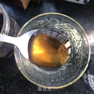 Make Pyramid honey iced tea step 2
