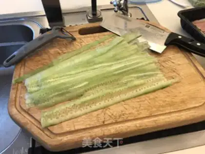 Make Steak cucumber energy salad step 0