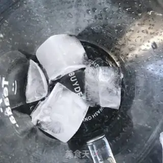 Make Pyramid honey iced tea step 3