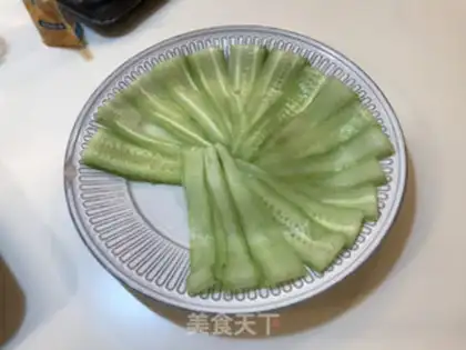 Make Steak cucumber energy salad step 1
